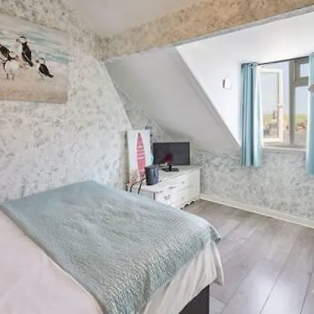 Host & - George House *