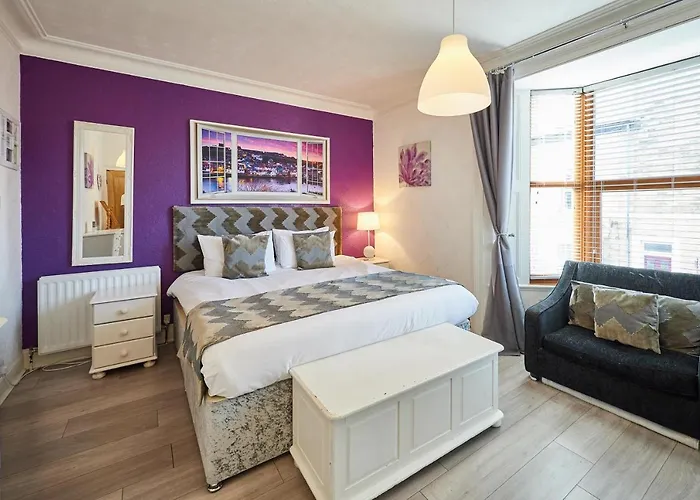 Host & - George House * וויטבי