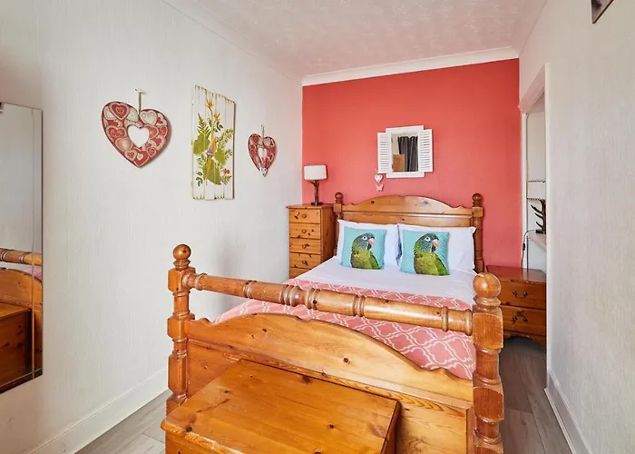 בית נופש Host & - George House וויטבי