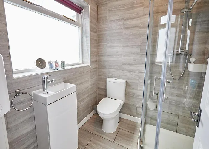 בית נופש Host & - George House *