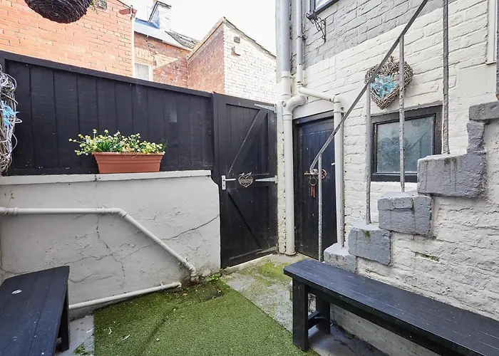 בית נופש Host & - George House *