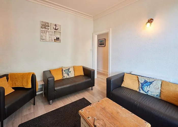 בית נופש Host & - George House וויטבי