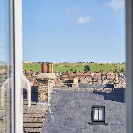 Host & - George House * Whitby