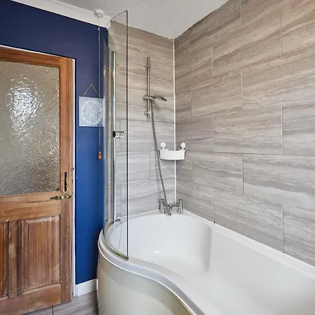 Host & - George House *